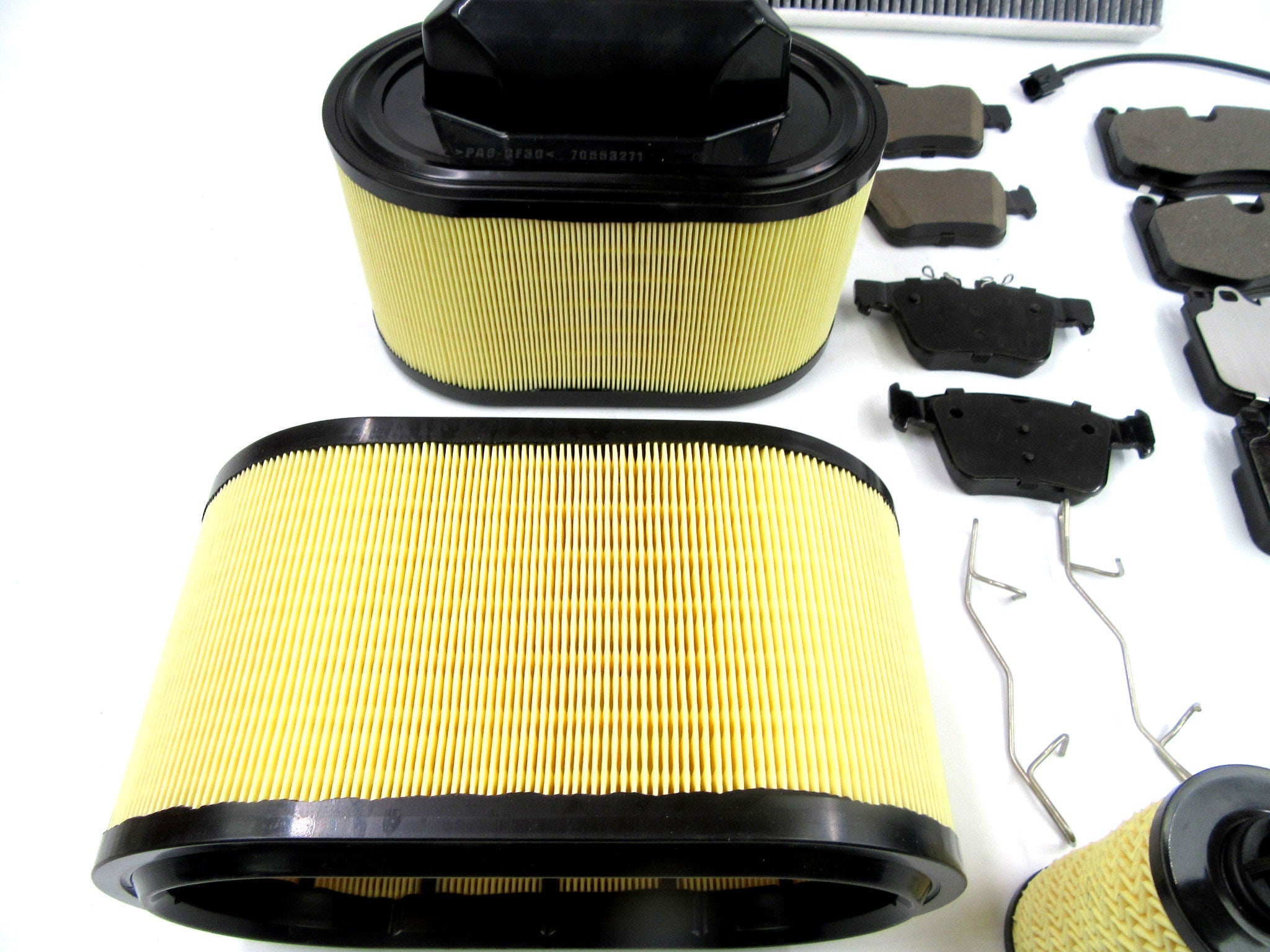 Maserati Levante S front and rear brake pads Oil Air Cabin filter TopEuro #534